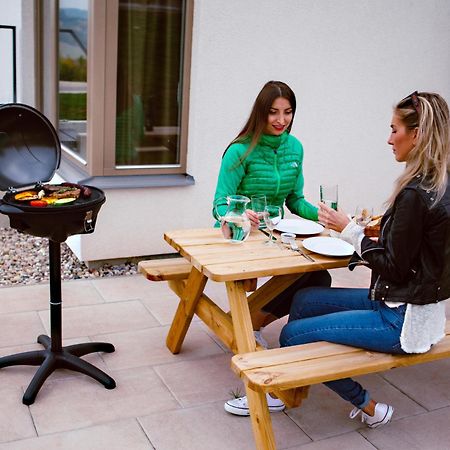 Apartmany Hradecek Mladé Buky Exteriör bild
